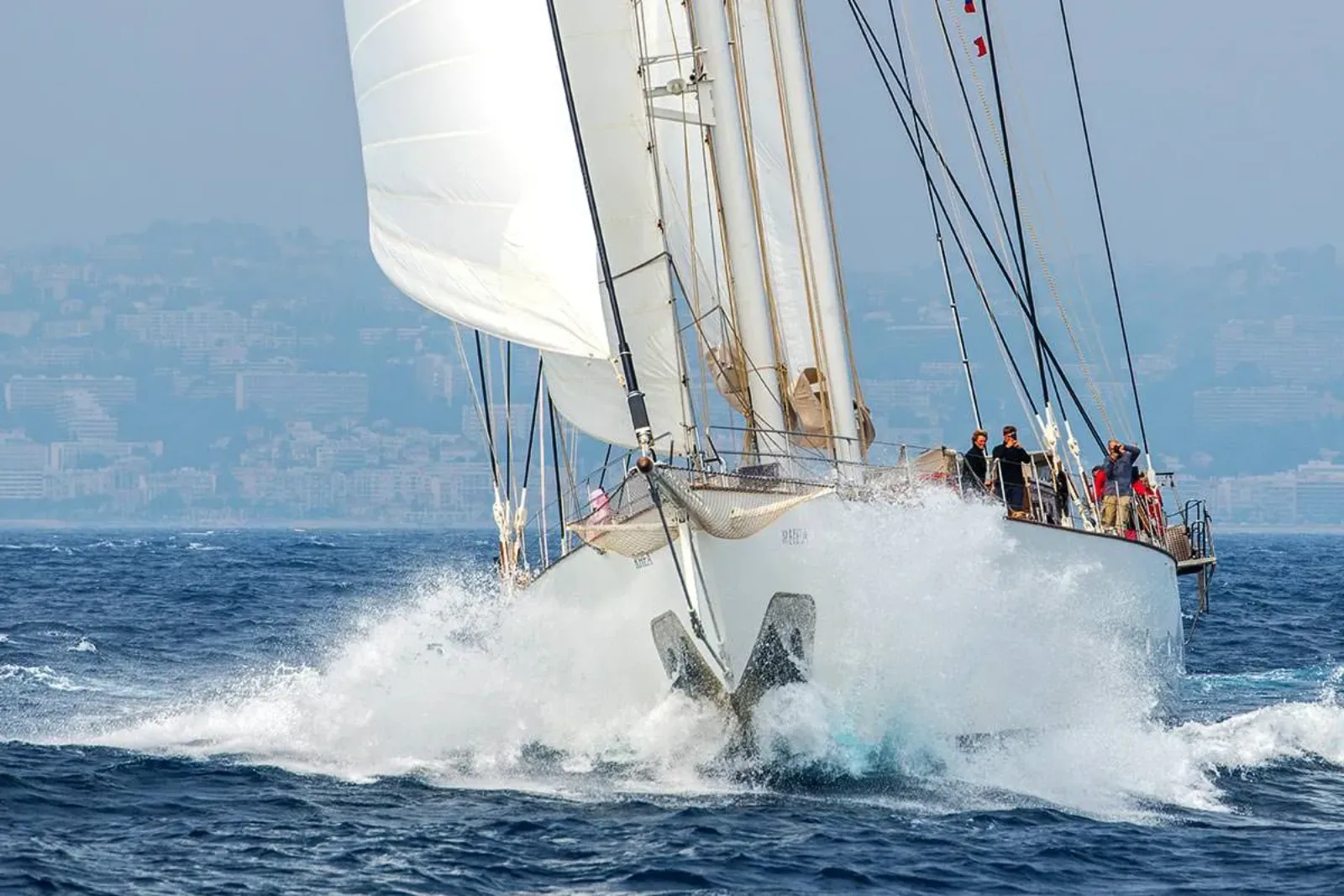 Naar de St. Barths Bucket Regatta, zeilen vanaf Antigua