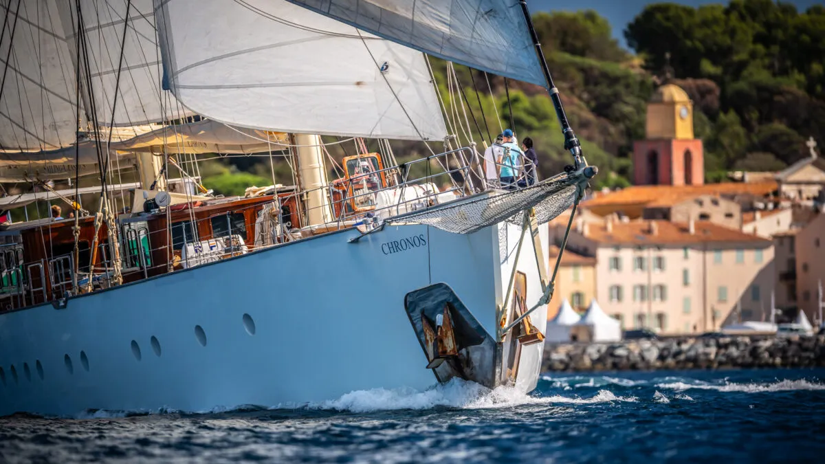 Zeilreis vanaf St. Tropez – onderweg op een groot jacht aan de Côte d’Azur